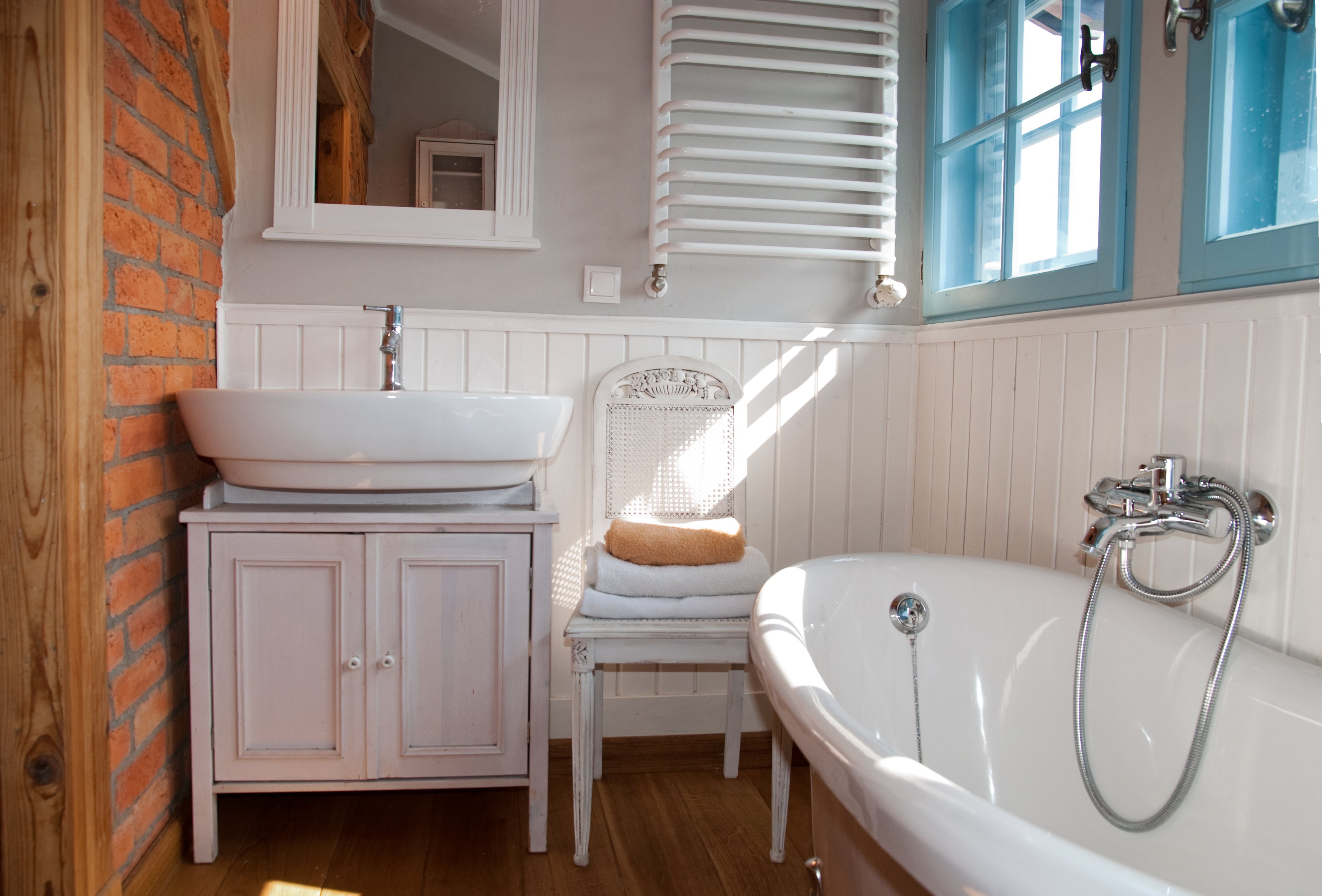 What's The Best Wall Panelling For Bathrooms?